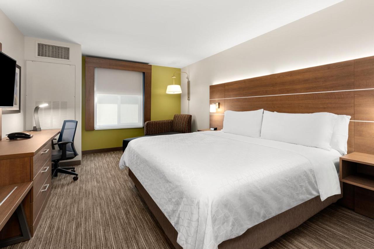 Hotel Holiday Express And By Ihg