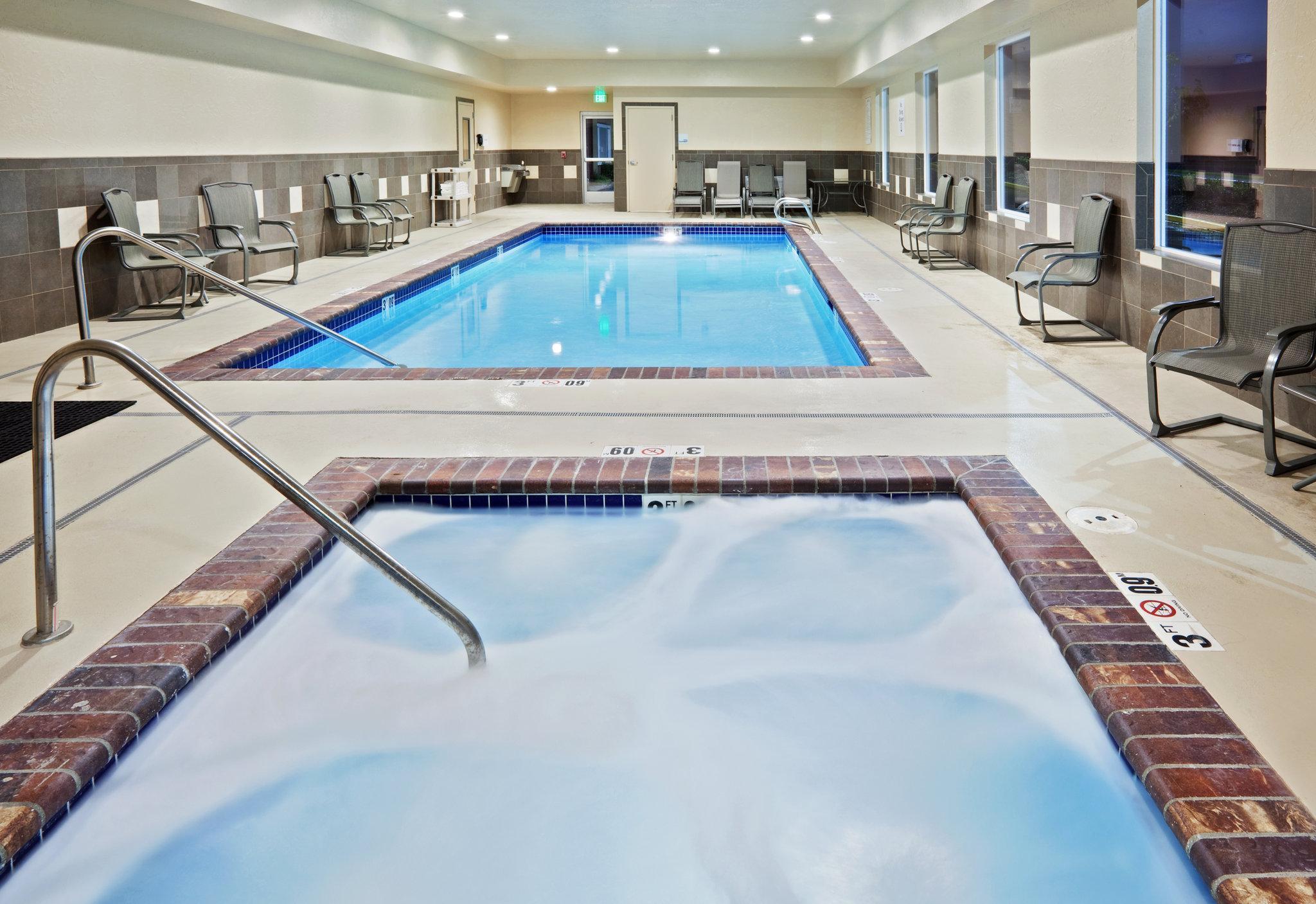 Express And By Ihg Hotel Sumner