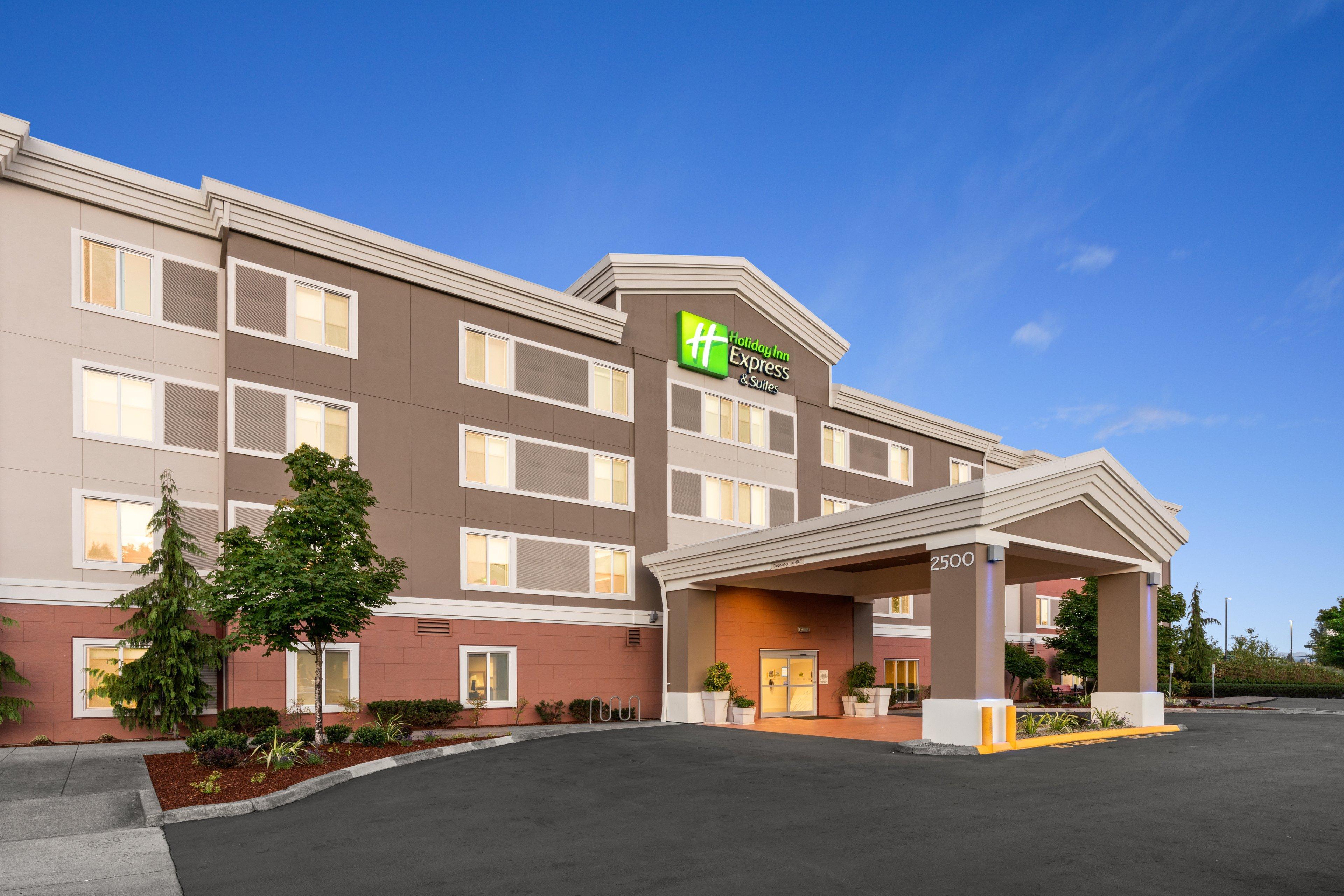 Holiday Express And By Ihg Hotel